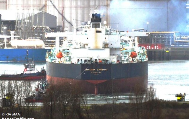 В Черном море произошел выброс сырой нефти с танкера