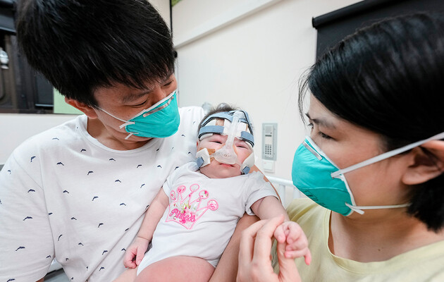 Самого маленького новорожденного в мире выписали спустя год в больнице