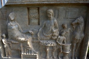 У стародавньому місті Паріон знайшли римську похоронну стелу I століття нашої ери 