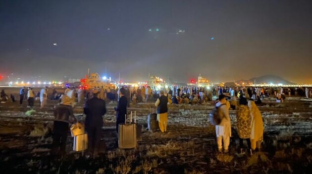 Аэропорт остается одним из немногих мест в Кабуле, которые не контролируют талибы