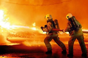 В Одесской области спасатели ликвидировали пожар на складах, где хранилось зерно