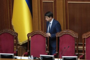 После слов Зеленского о выезде украинцев в Россию Разумков отметил необходимость возвращения наших граждан 