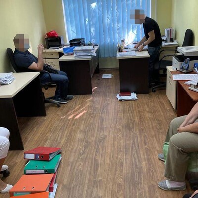 После обысков в Святошинской и Соломенской РГА нескольким чиновникам сообщили о подозрении