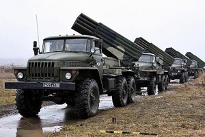 Бойовики в Донбасі тримають «Гради», «Гвоздики» й танк у порушення лінії відведення