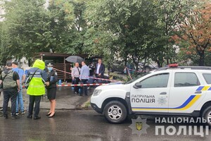 У Києві серед житлових будинків вбили чоловіка 