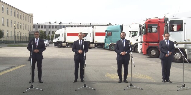 Польша отправит Украине 20 грузовиков средств для борьбы с COVID-19