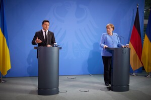 Меркель в Киеве получит «Орден Свободы»