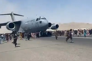 Посольство США в Кабуле заявило, что правительство США не может обеспечить безопасный проезд в аэропорт