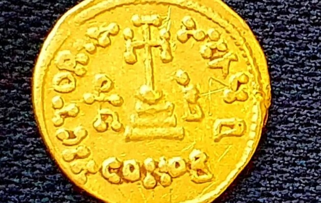 В Ізраїлі археологи знайшли золоту монету і посуд, якому близько 1500 років 
