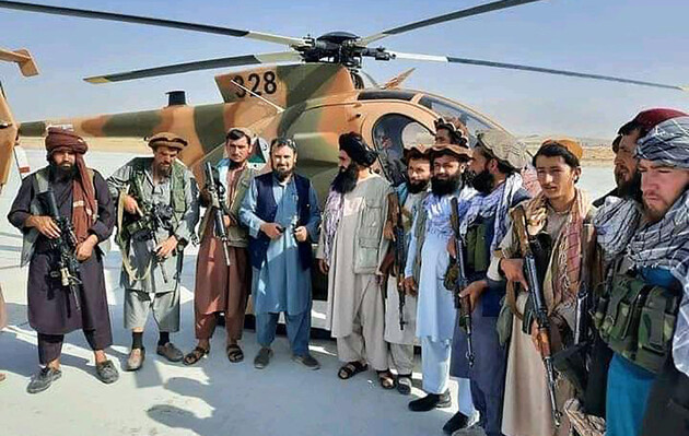 Талибы захватили американский арсенал в Афганистане и расстреливают демонстрантов