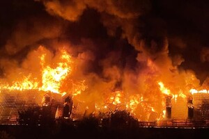 На Киевщине масштабный пожар в жилом доме: эвакуированы жильцы
