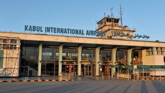 Военные США доставили 169 американцев из отеля Кабула в аэропорт столицы