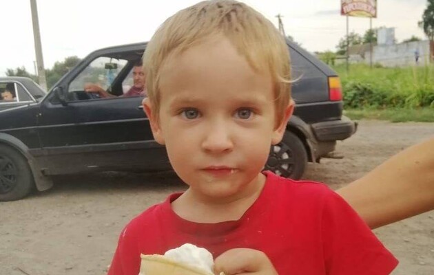 В лесу Сумской области спасатели весь день искали пропавшего 7-летнего мальчика с признаками аутизма