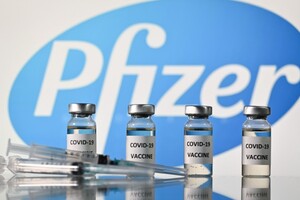 У США повністю схвалили вакцину Pfizer-BioNTech для людей з 16 років – WSJ 