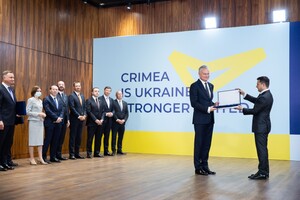 Зеленский наградил участников Крымской платформы: фоторепортаж