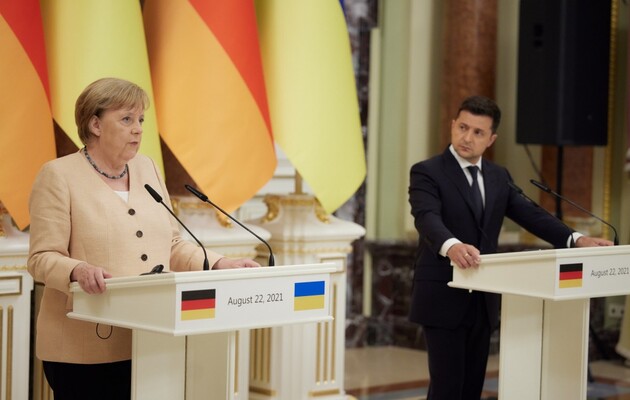 «Це не пов'язано з Росією»: Меркель пояснила заміну представника Німеччини на саміті «Кримської платформи» 