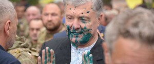 Порошенко облили зеленкой — видео 