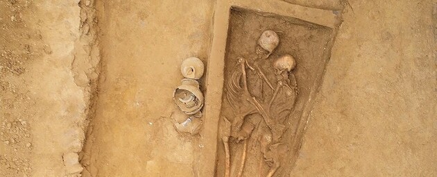 В Китае нашли захоронение возлюбленных, которые лежат в объятиях более 1500 лет