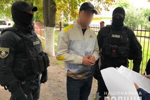 У Києві двох поліцейських викрили в незаконному позбавленні волі і вимаганні: фоторепортаж 