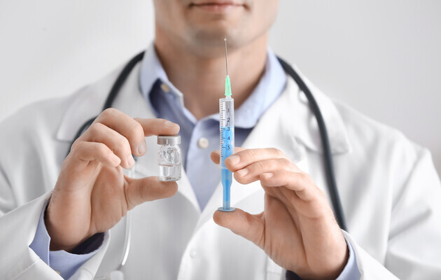 Японія заявила про сторонні домішки в вакцинах Moderna 