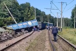 Вантажні вагони зійшли з рейок у Львівській області 
