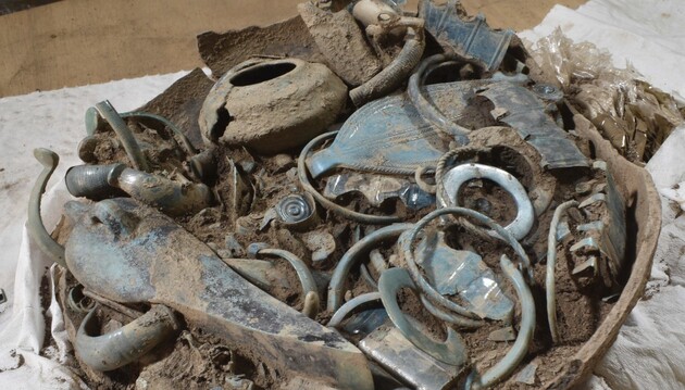 Во Франции археологи нашли драгоценности бронзового века