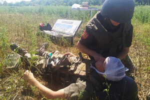 Оккупанты Донбасса тяжело ранили украинского военного 