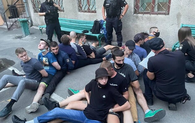 Заворушення на ЛГБТ-прайд у Одесі: щодо 12 підлітків склали адмінпротоколи 