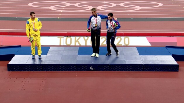 Украинский спортсмен отказался фотографироваться с россиянами на церемонии награждения Паралимпиады-2020