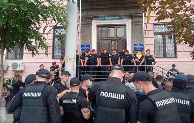 Суд арестовал Довбыша и Кухарчука из-за беспорядков возле ОП