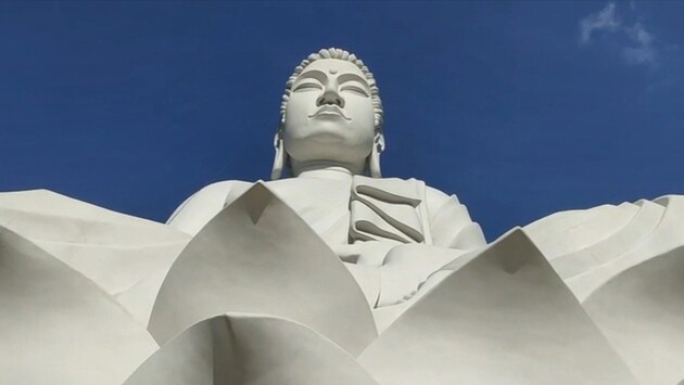 У Бразилії відкрили гігантську статую Будди вагою 350 тонн 