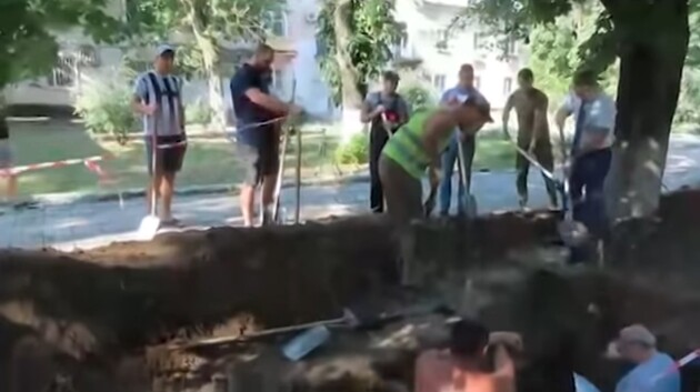 Місцеві жителі намагалися закопати археологів через острах вишок 5G