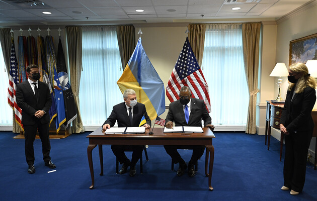 Міністри оборони України та США підписали угоду про проекти у сфері досліджень, розробок, випробувань і оцінки