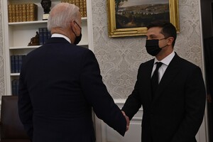 Байден использовал визит Зеленского, чтобы смягчить обеспокоенность Украины — FT