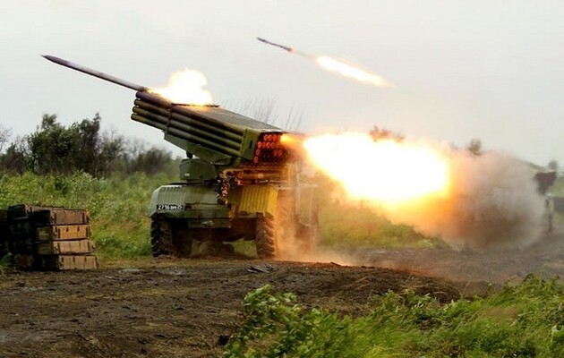 Окупанти в Донбасі тримають понад пів сотні одиниць військової техніки на заборонених для цього територіях – звіт ОБСЄ