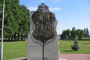 В столице демонтировали памятный знак в честь дружбы с Москвой 