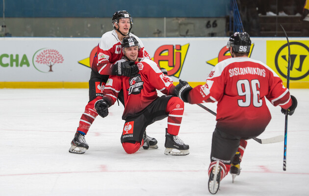 "Донбасс" ведет борьбу за выход из группы