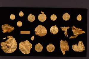 Археолог-новичок обнаружил почти 1 кг золотых артефактов VI века в Дании