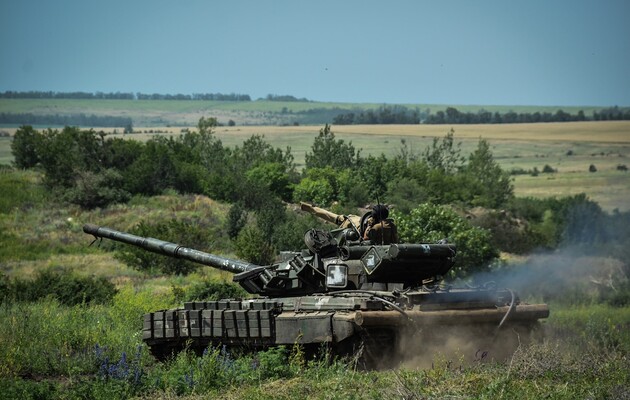 Танкісти ЗСУ відбили позиції противника на Приазов'ї: опубліковано відео з полігону 