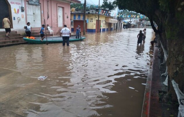 Сильное наводнение привело к гибели 17 человек в мексиканской больнице 