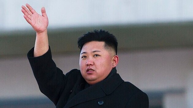 Ким Чен Ын провел военный парад в Пхеньяне
