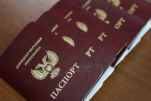 Мешканцям ОРДЛО роздають паспорти без прописки перед виборами до Держдуми РФ 