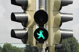 Германия перед выборами: по «светофору» прямо или налево?