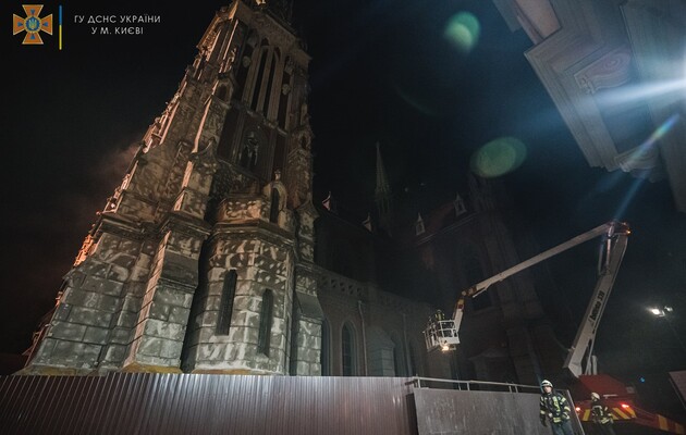 Зеленский поручил правительству немедленно начать реставрацию костела Св. Николая