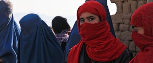 В Кабуле женщин под охраной боевиков вывели на акцию поддержки «Талибана»