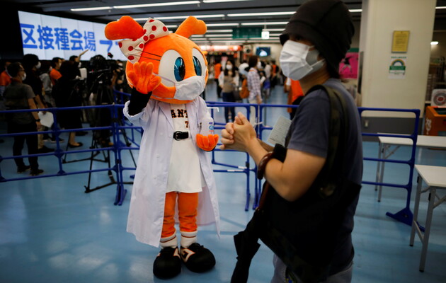 В Японії повністю вакцинували від коронавируса понад половину громадян 
