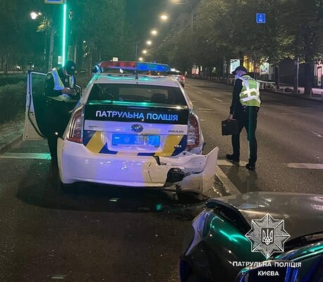 Зіткнення автомобілів сталося на світлофорі рано вранці