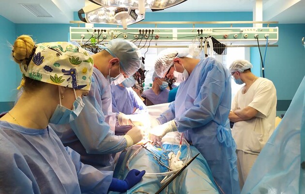 Во Львове впервые провели операции на сердце сквозь небольшой разрез между ребрами