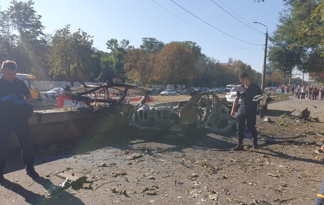 В Днепре взорвалось авто: правоохранители квалифицировали взрыв как теракт 