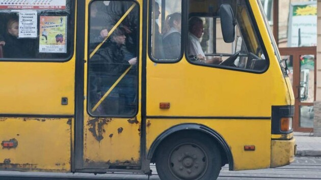 Киевские маршрутки начали проверять на соблюдение новых правил перевозок: список нововведений